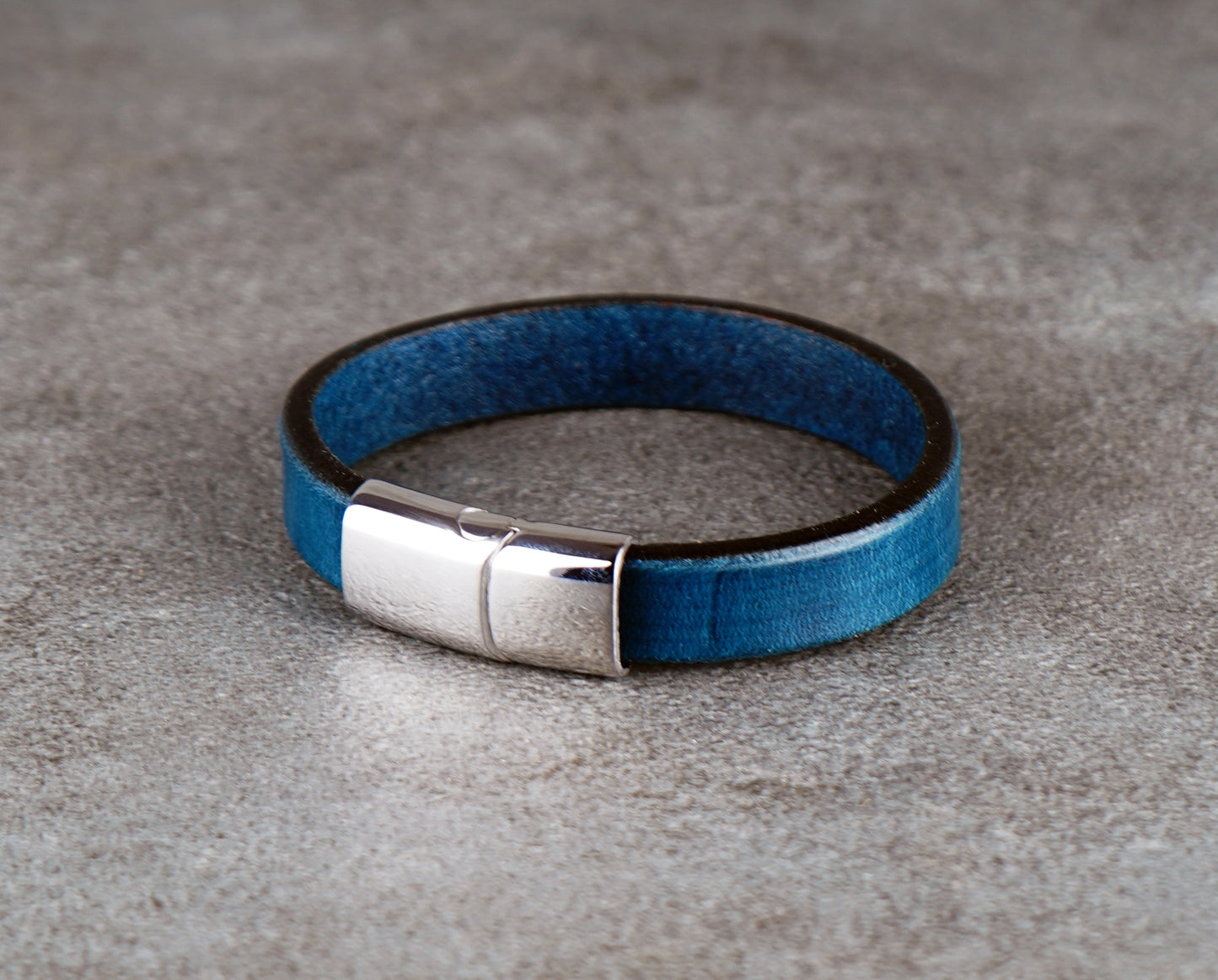 Blue Leather Bracelet – Handcrafted Vegetable‑Tanned Wrist Accessory