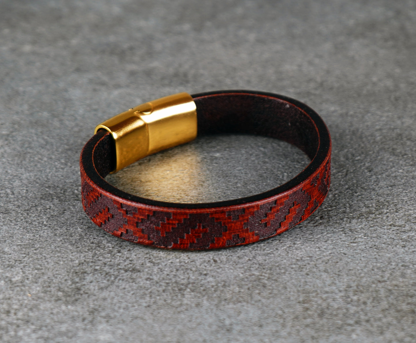 Brown Leather Bracelet – Handmade Vegetable‑Tanned Wrist Accessory
