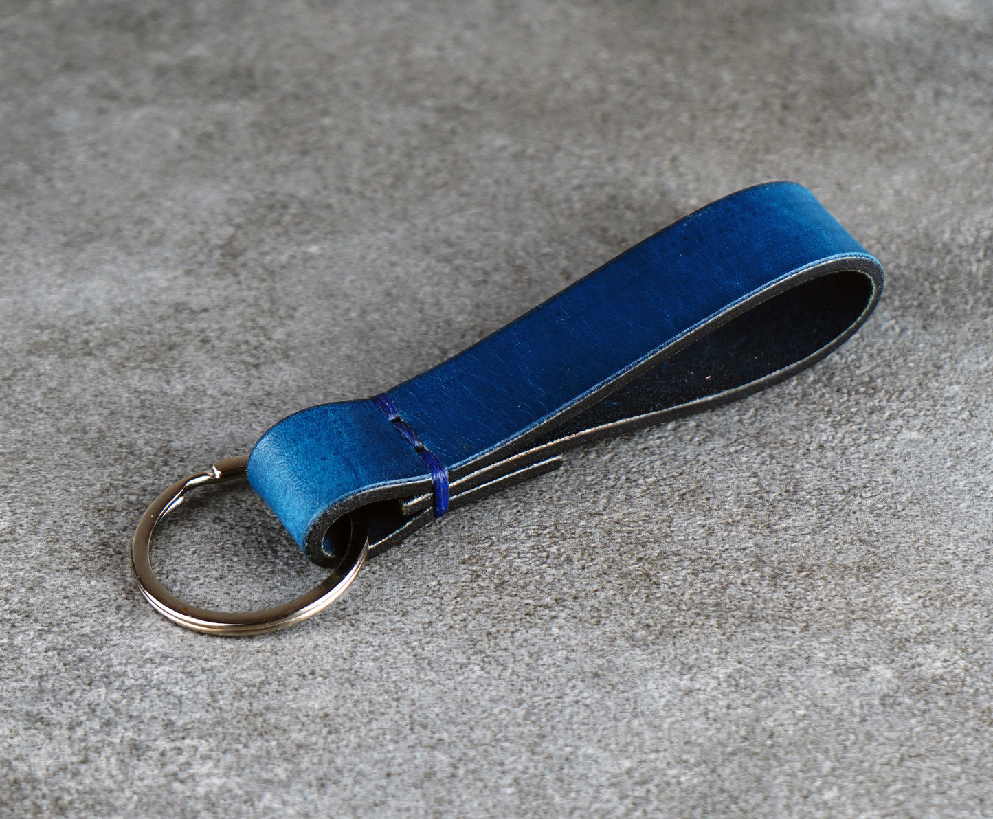 Blue Leather Keychain – Handcrafted Vegetable‑Tanned Leather Accessory