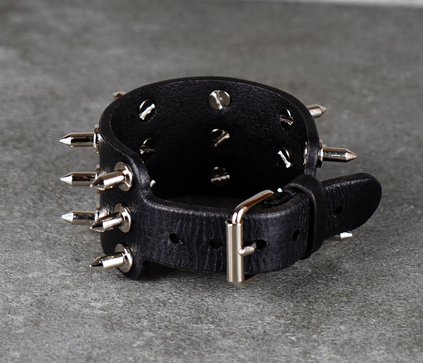 heavy duty leather spike wristbands