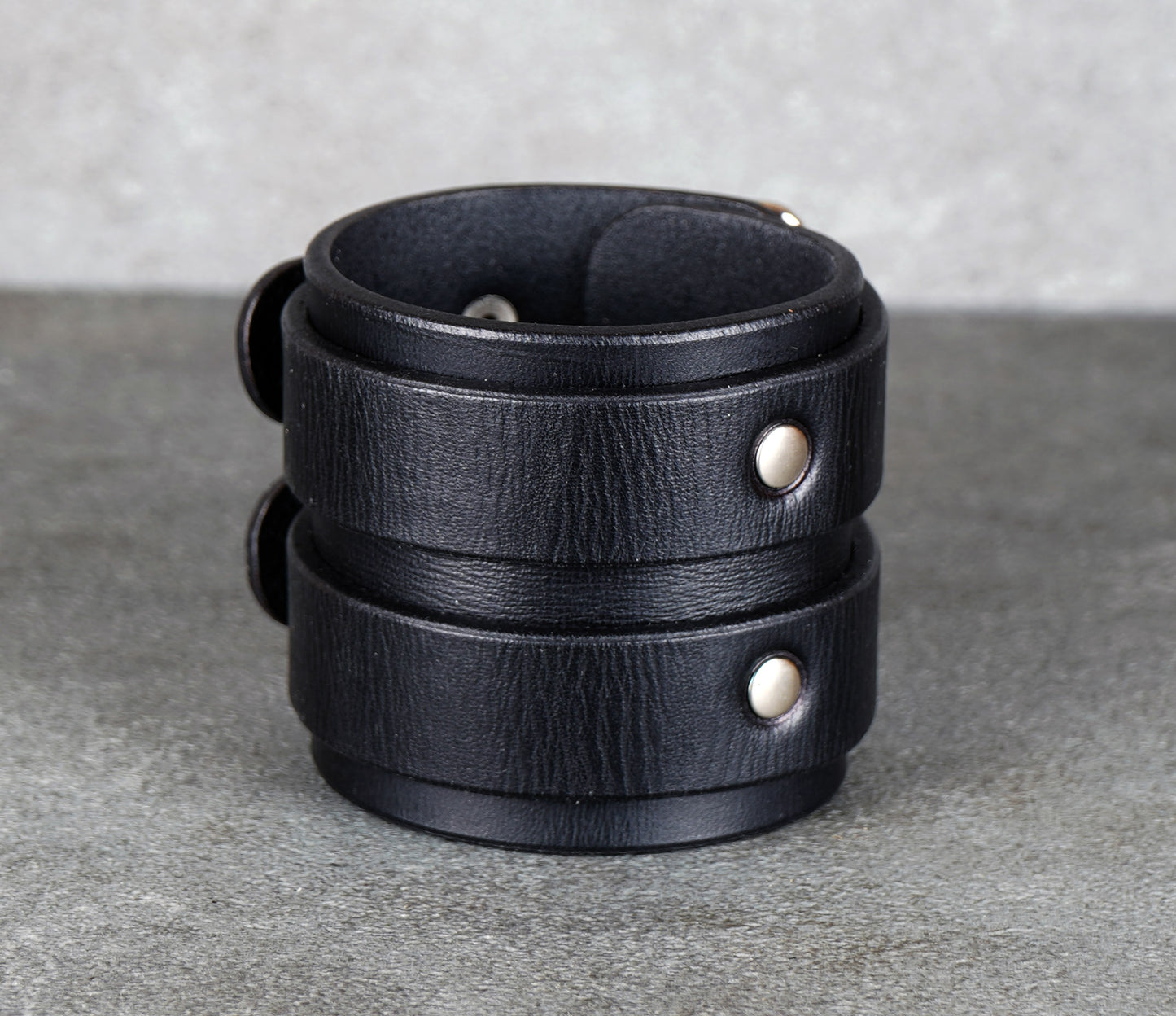 Black Leather Bracelet – Handmade Vegetable‑Tanned Wrist Accessory