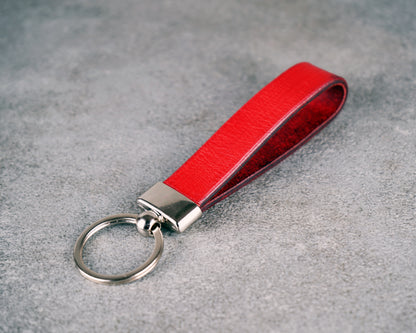 Red Leather Keychain – Handcrafted Vegetable‑Tanned Leather Accessory
