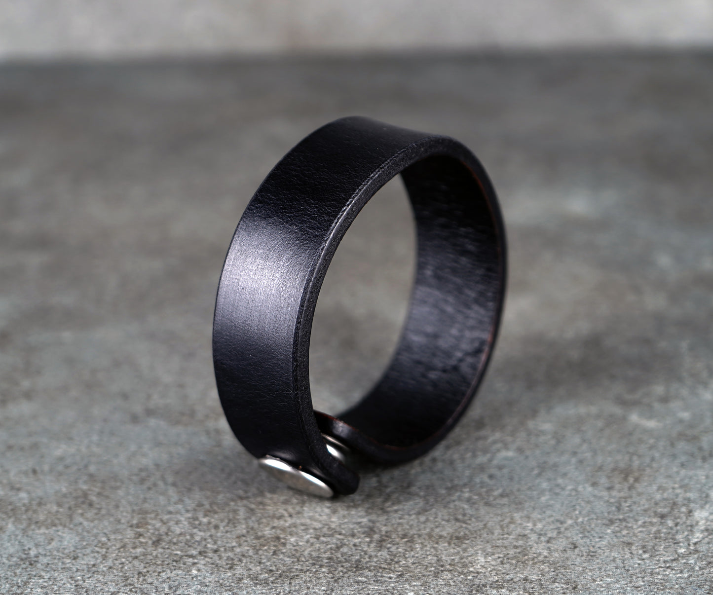 classic black leather cuff 2cm handmade premium leather

