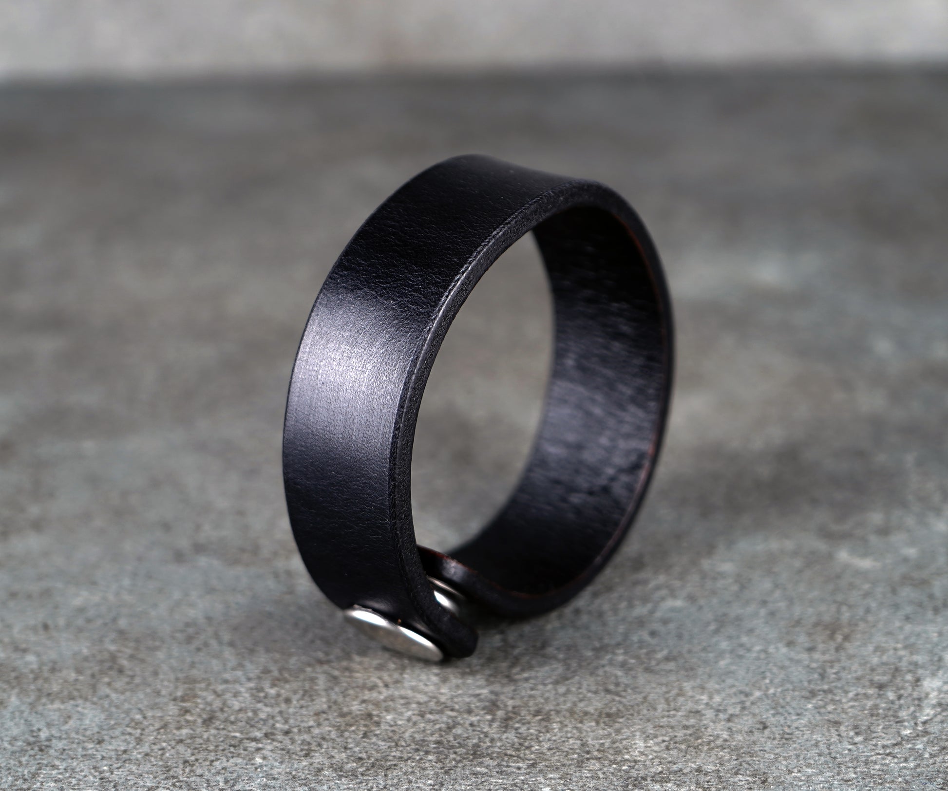 classic black leather cuff 2cm handmade premium leather
