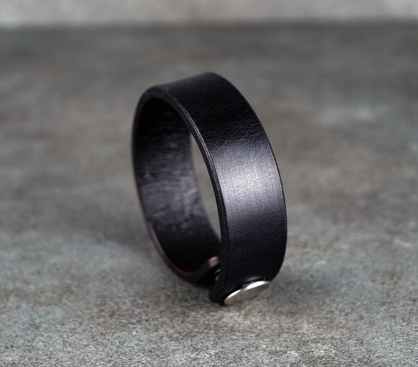 classic black leather cuff 2cm handmade premium leather
