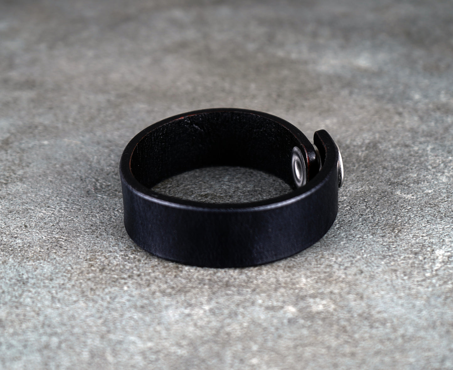 classic black leather cuff 2cm handmade premium leather
