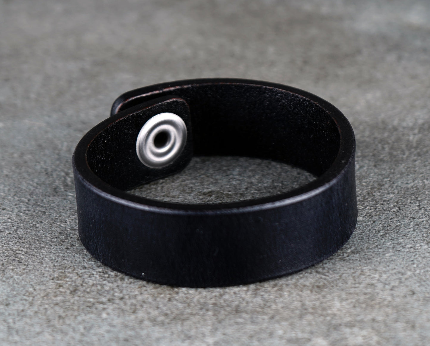 classic black leather cuff 2cm handmade premium leather
