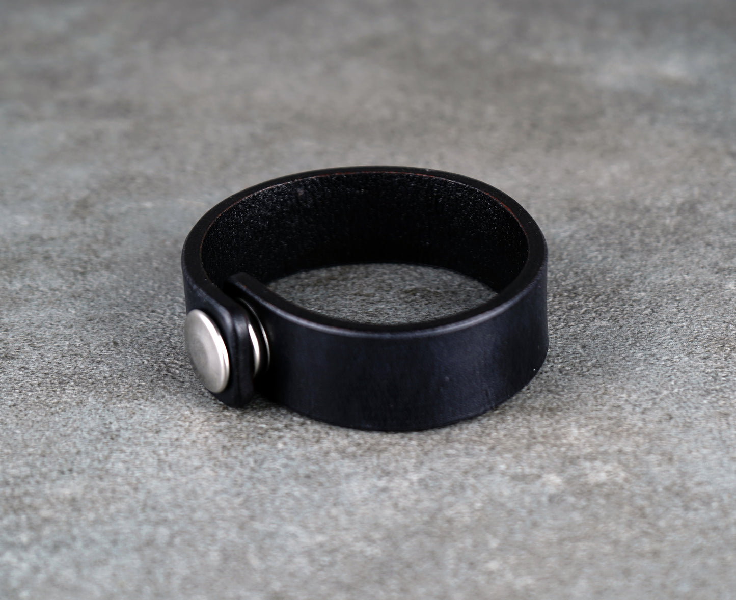 classic black leather cuff 2cm handmade premium leather
