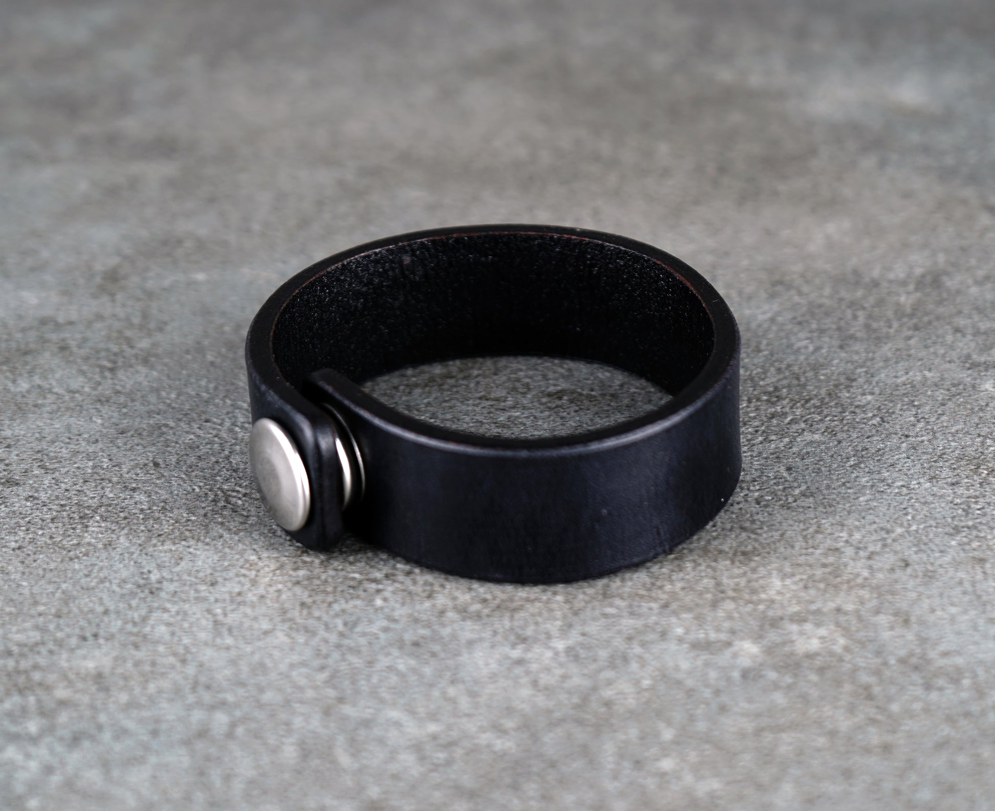 classic black leather cuff 2cm handmade premium leather
