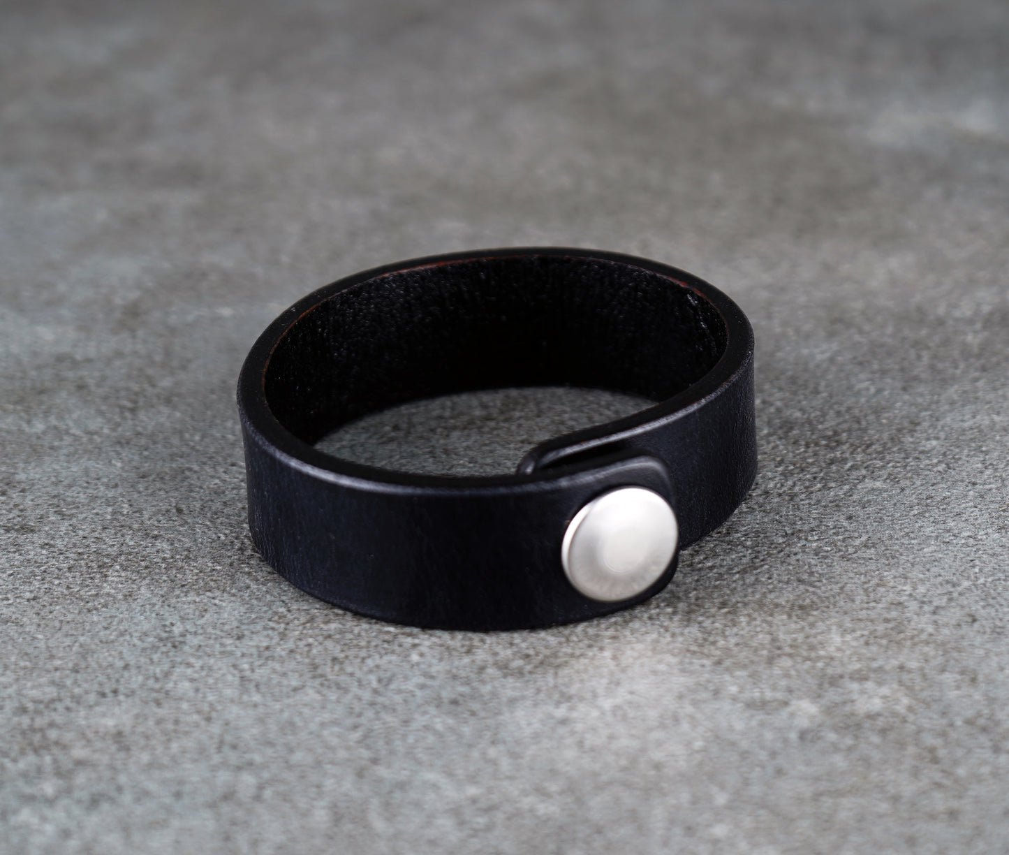 classic black leather cuff 2cm handmade premium leather
