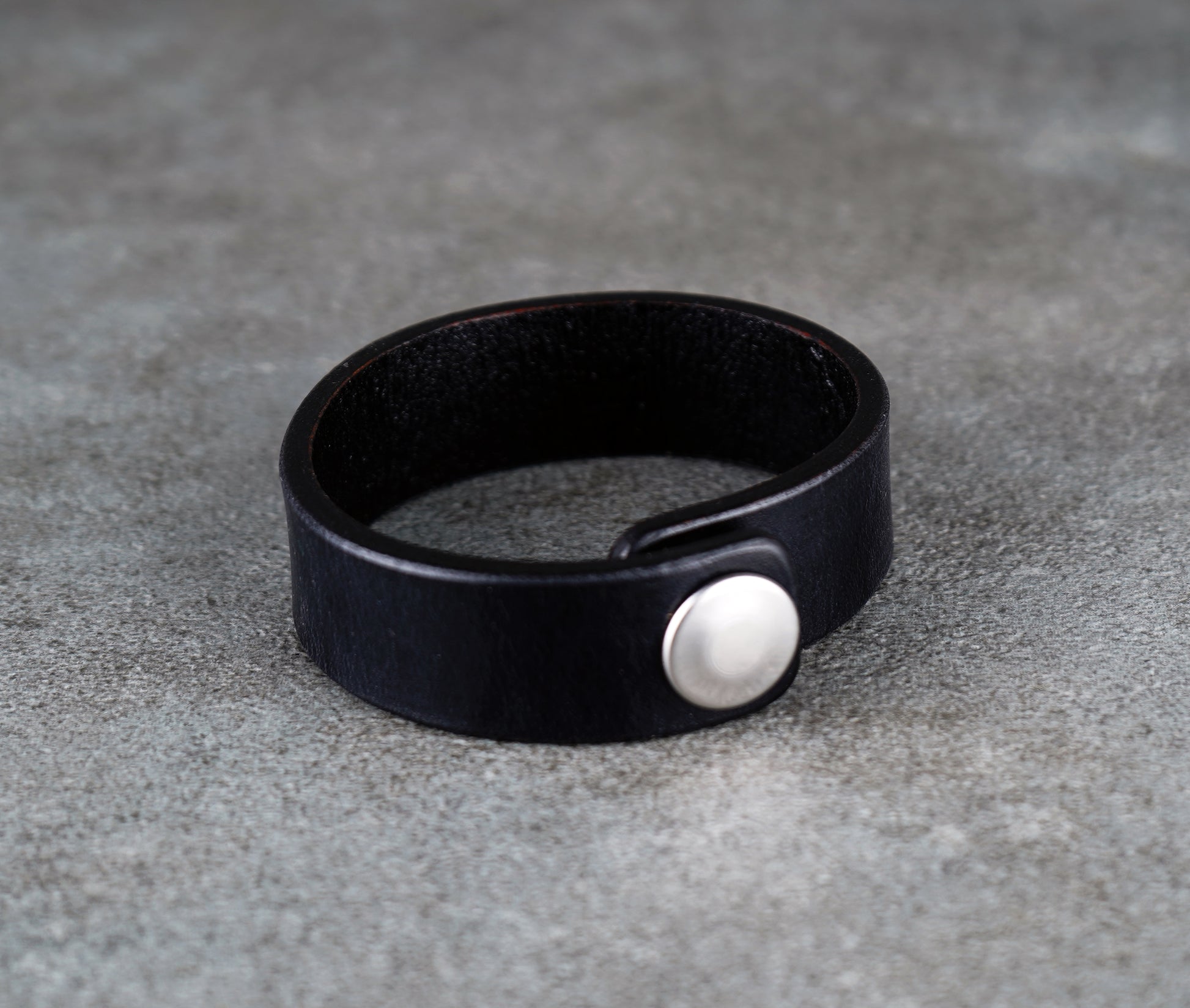 classic black leather cuff 2cm handmade premium leather
