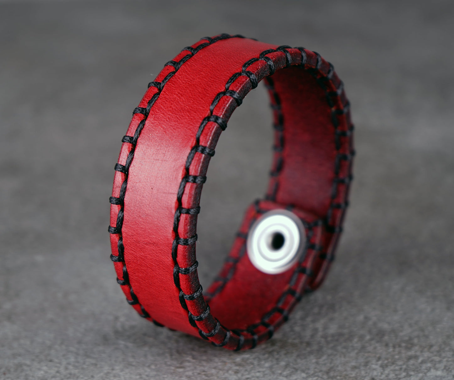 Red Leather Bracelet – Handcrafted Vegetable‑Tanned Wrist Accessory