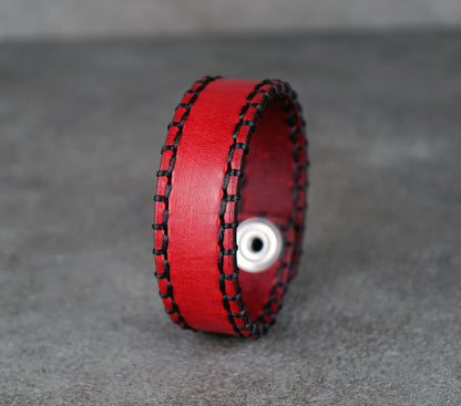 Red Leather Bracelet – Handcrafted Vegetable‑Tanned Wrist Accessory