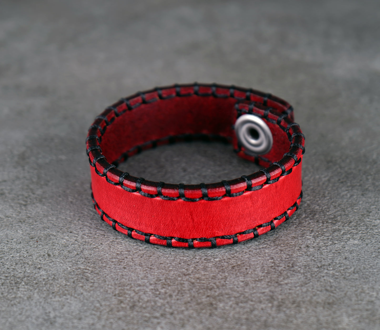Red Leather Bracelet – Handcrafted Vegetable‑Tanned Wrist Accessory