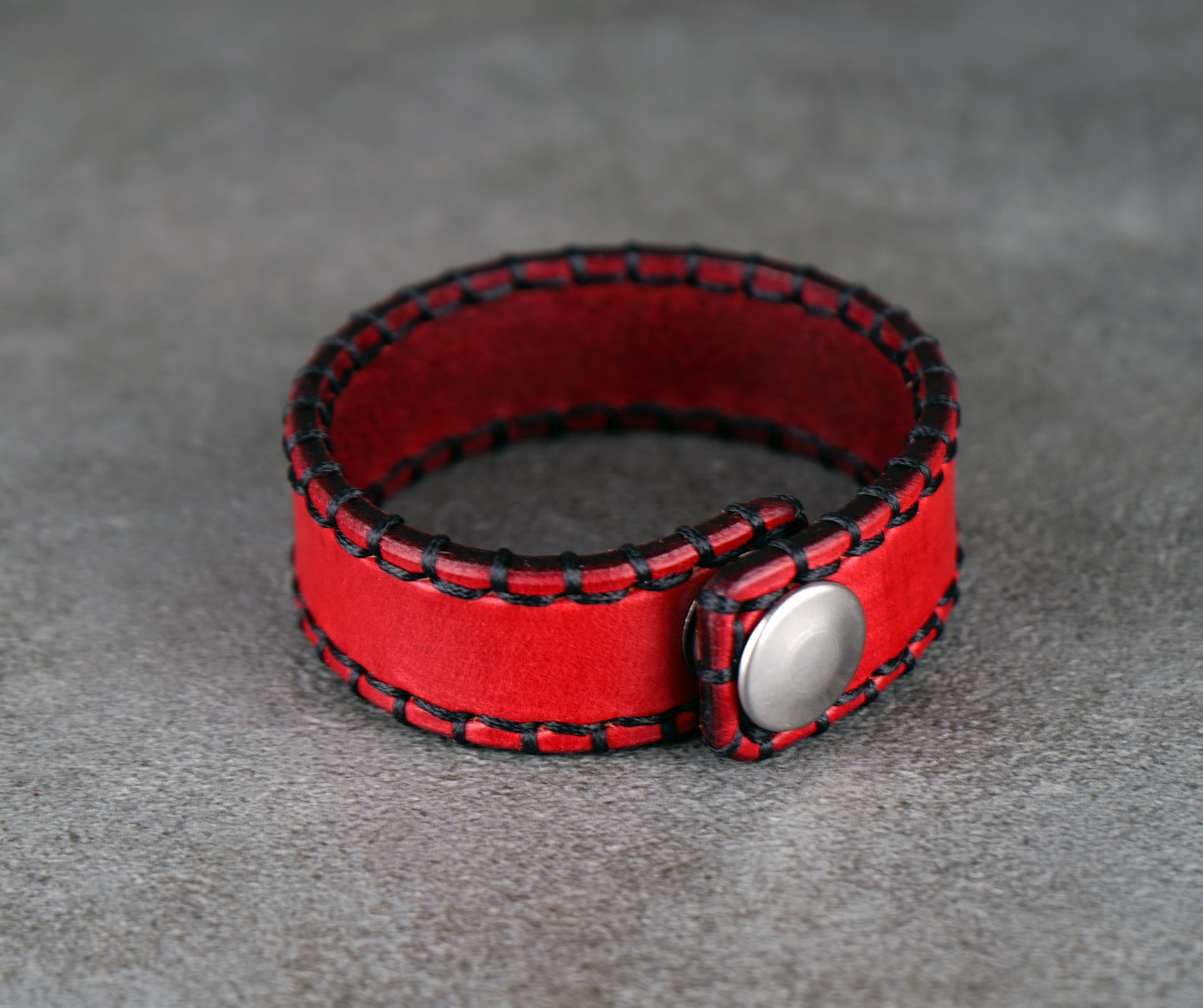 Red Leather Bracelet – Handcrafted Vegetable‑Tanned Wrist Accessory