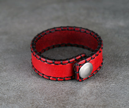 Red Leather Bracelet – Handcrafted Vegetable‑Tanned Wrist Accessory