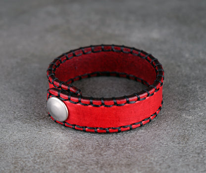 Red Leather Bracelet – Handcrafted Vegetable‑Tanned Wrist Accessory