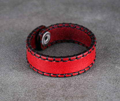 Red Leather Bracelet – Handcrafted Vegetable‑Tanned Wrist Accessory