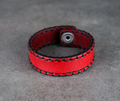 Red Leather Bracelet – Handcrafted Vegetable‑Tanned Wrist Accessory