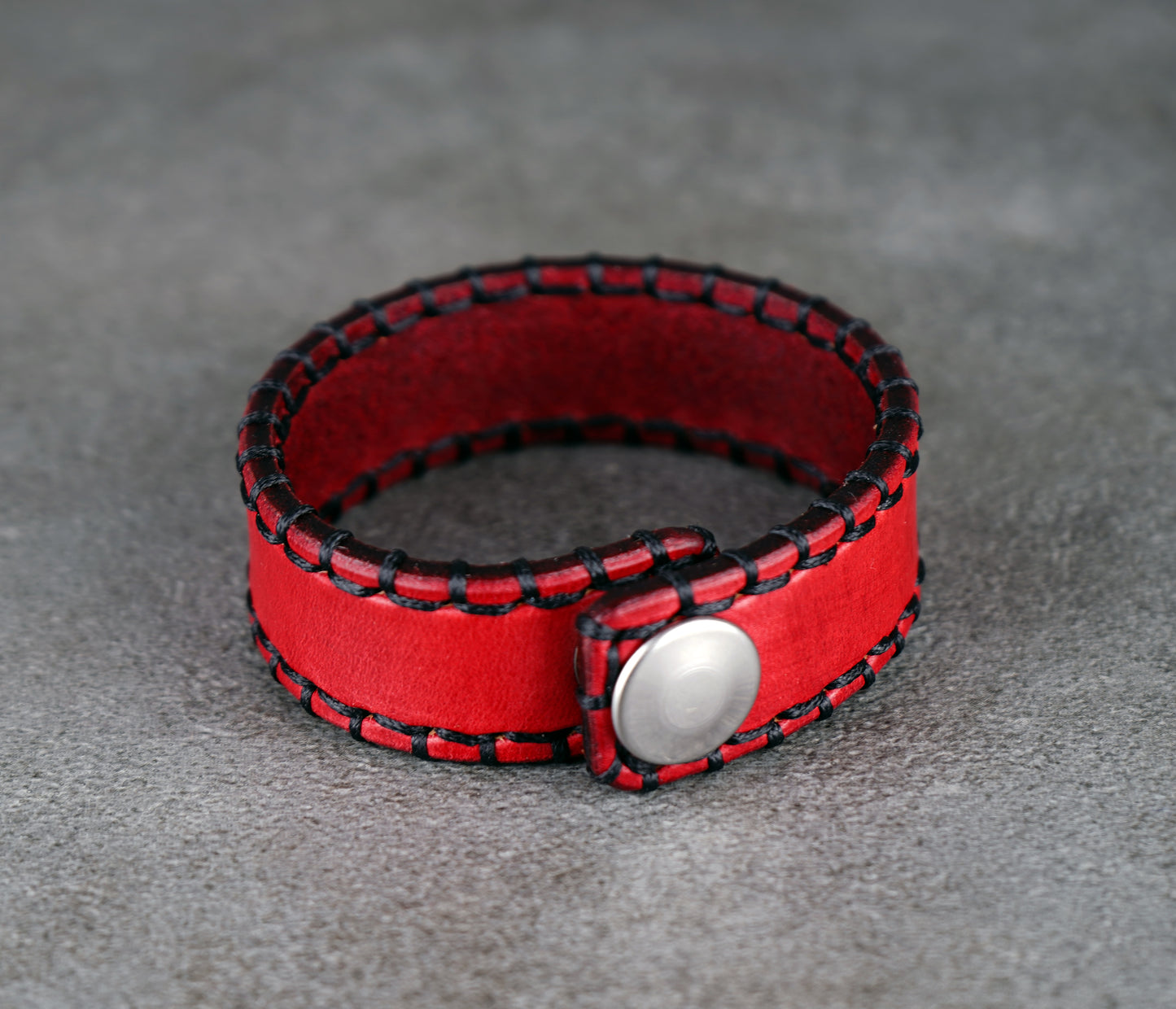 Red Leather Bracelet – Handcrafted Vegetable‑Tanned Wrist Accessory