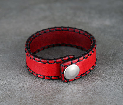 Red Leather Bracelet – Handcrafted Vegetable‑Tanned Wrist Accessory