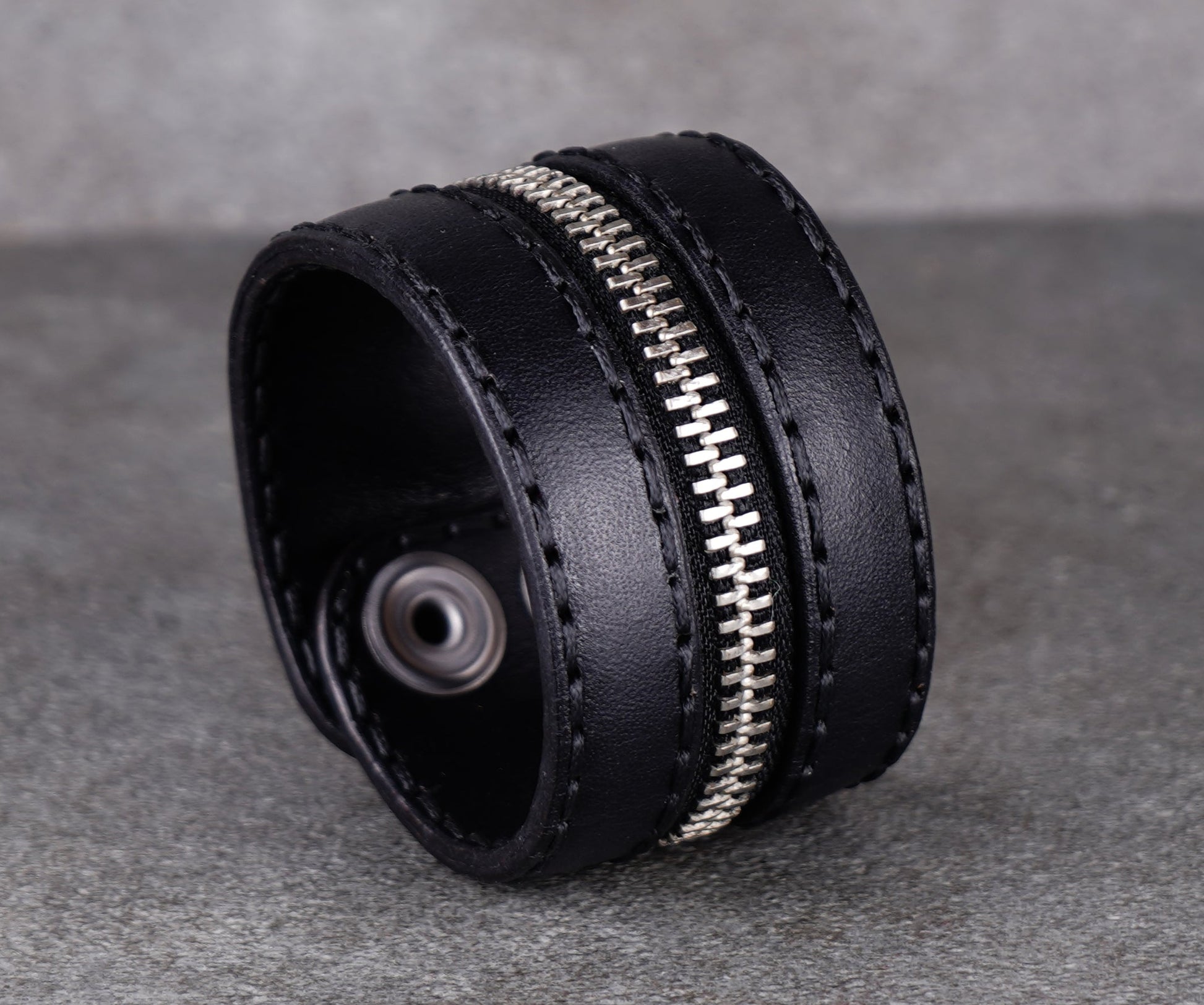 black zipper leather cuff 4cm handmade premium leather
