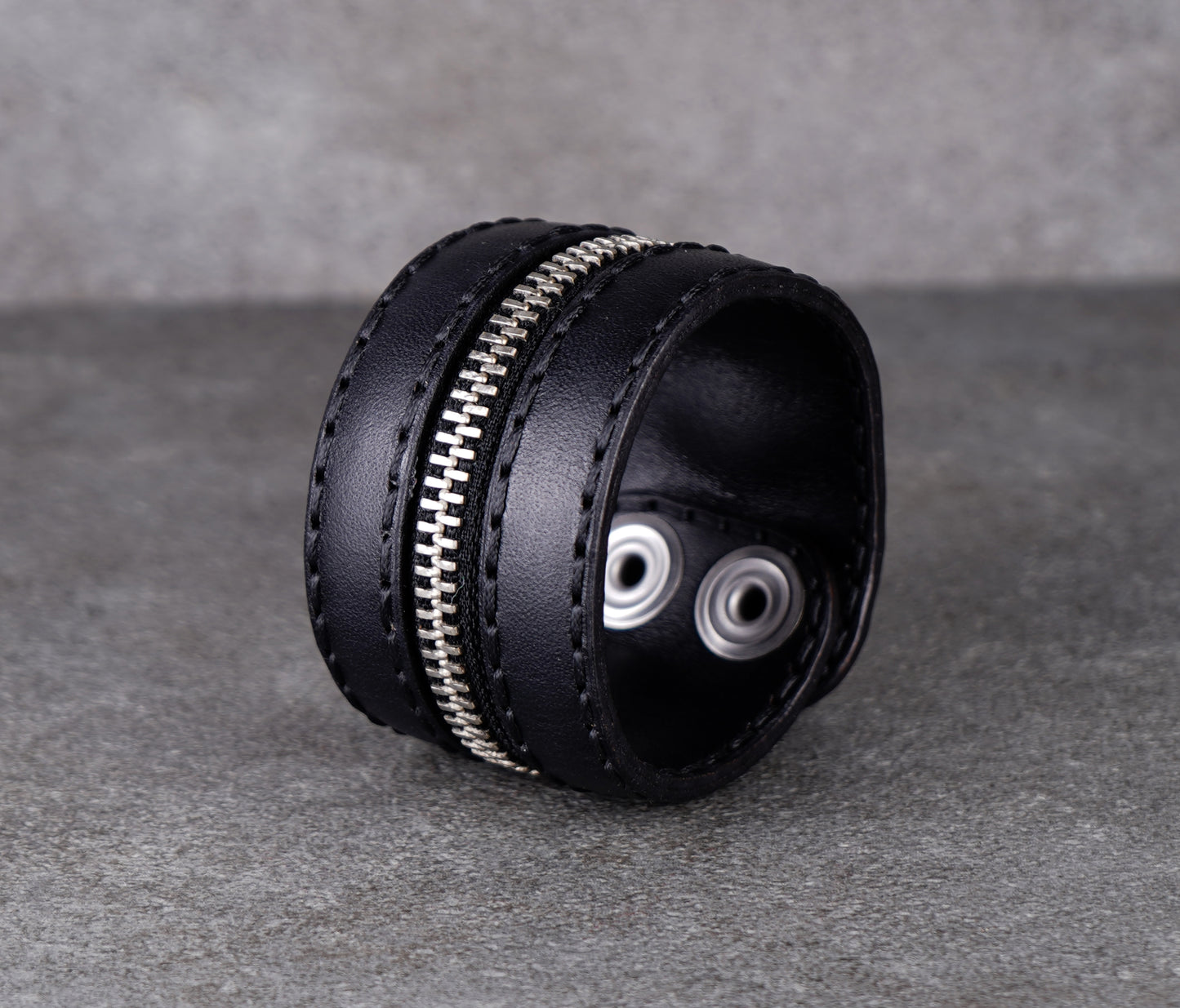 black zipper leather cuff 4cm handmade premium leather
