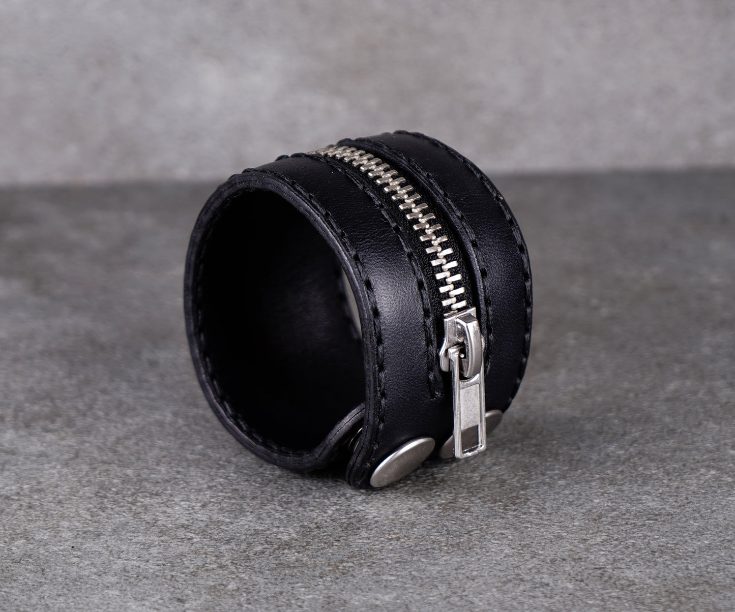 black zipper leather cuff 4cm handmade premium leather
