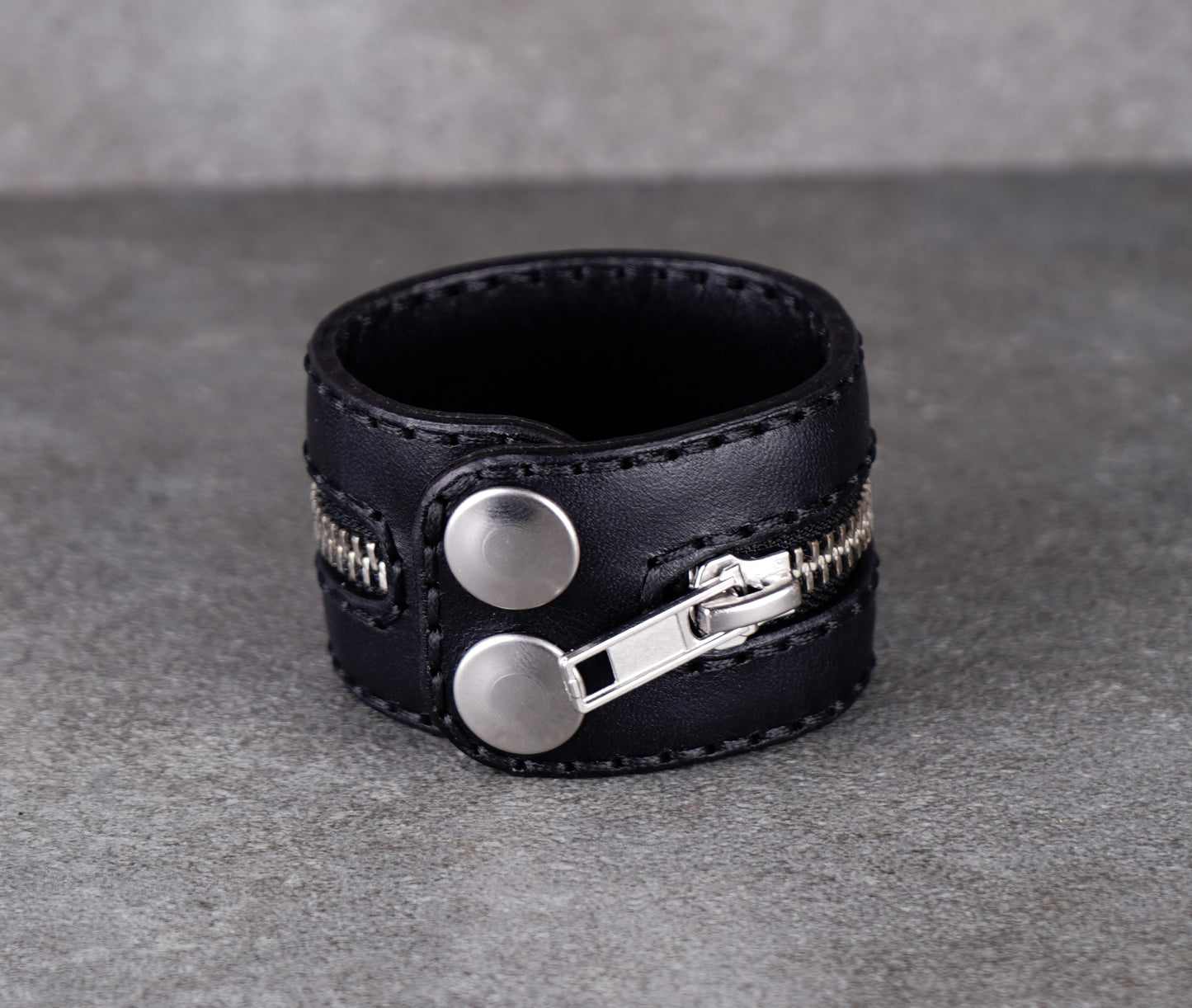 black zipper leather cuff 4cm handmade premium leather
