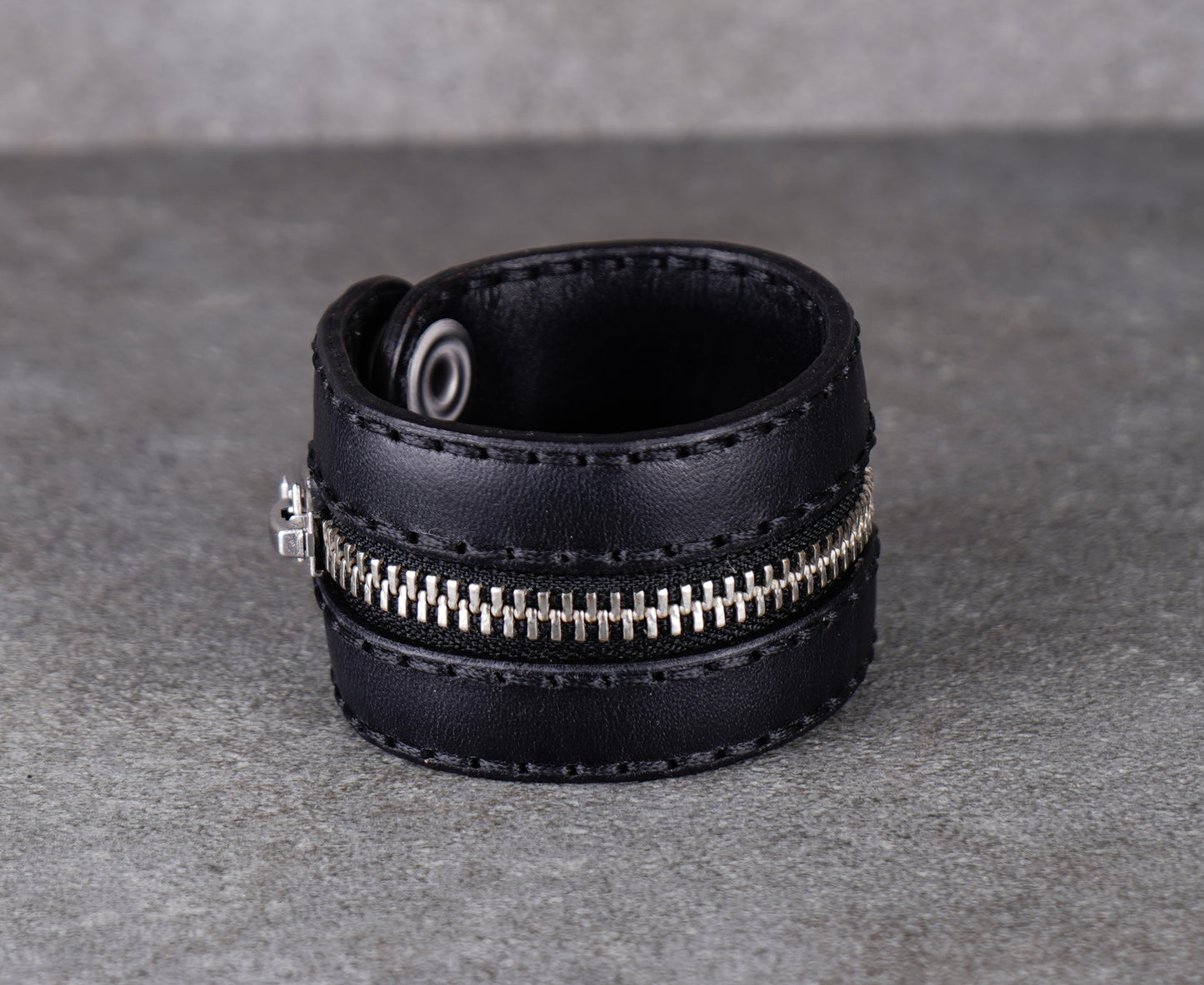 black zipper leather cuff 4cm handmade premium leather
