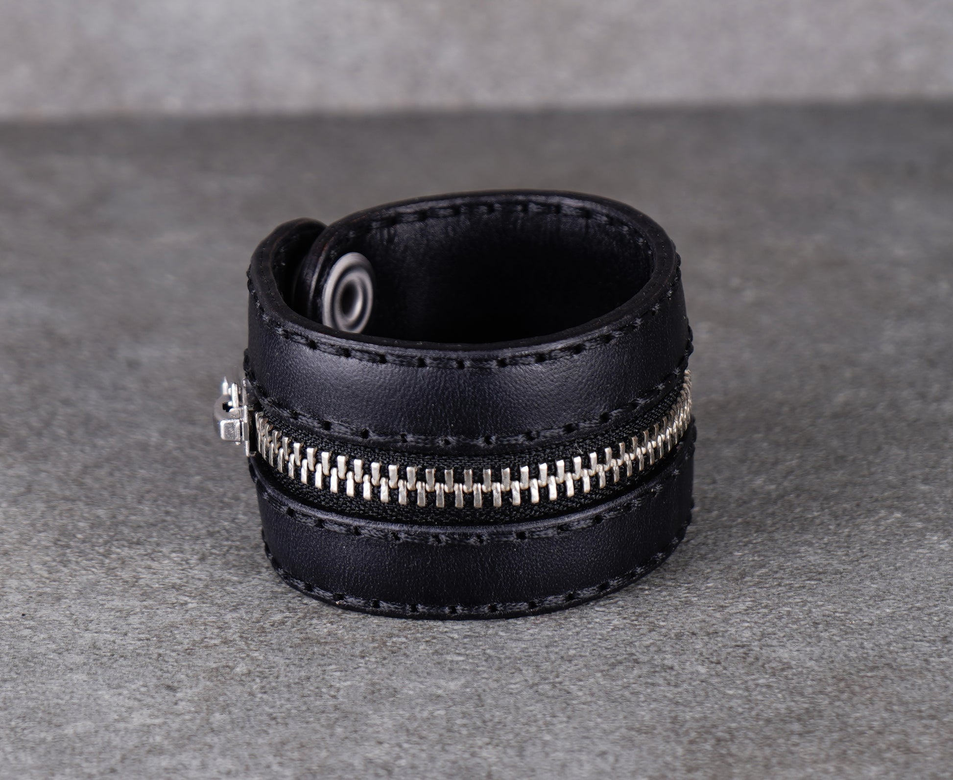 black zipper leather cuff 4cm handmade premium leather
