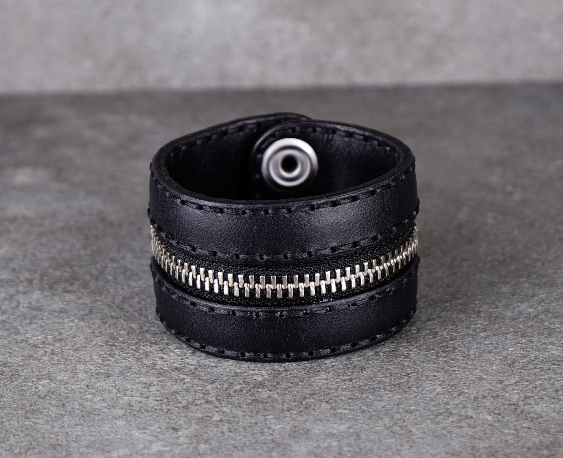 black zipper leather cuff 4cm handmade premium leather
