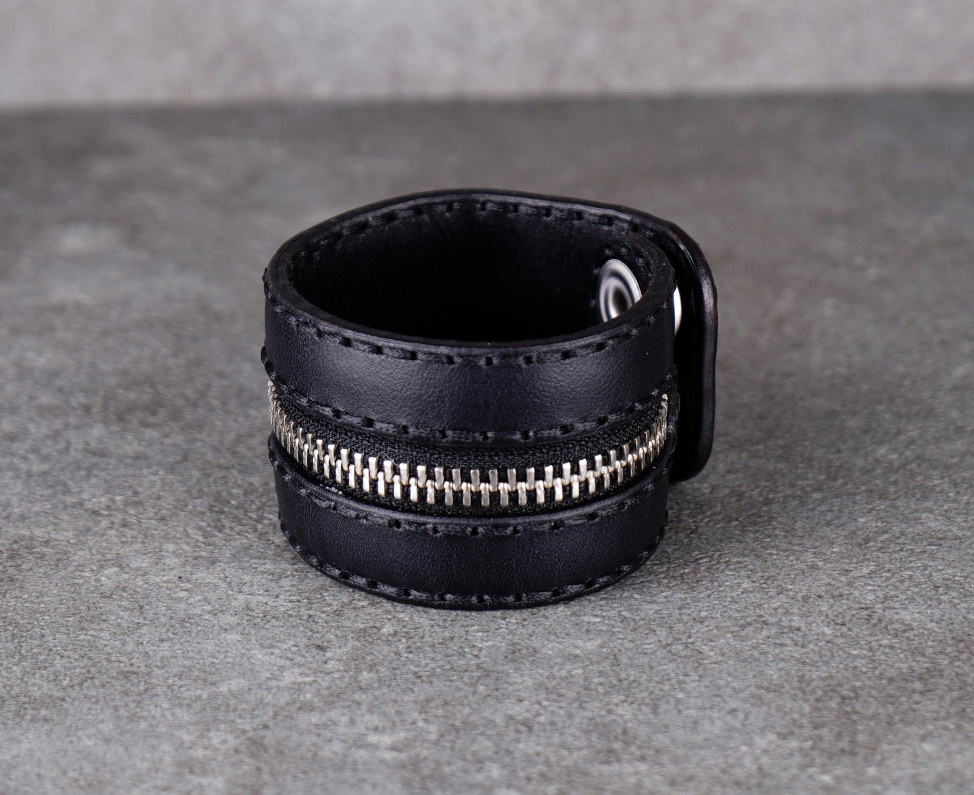 black zipper leather cuff 4cm handmade premium leather
