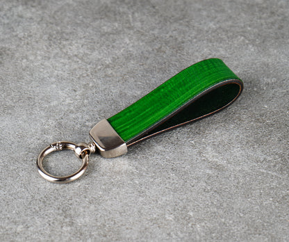 Green Leather Keychain – Handcrafted Vegetable‑Tanned Leather Accessory