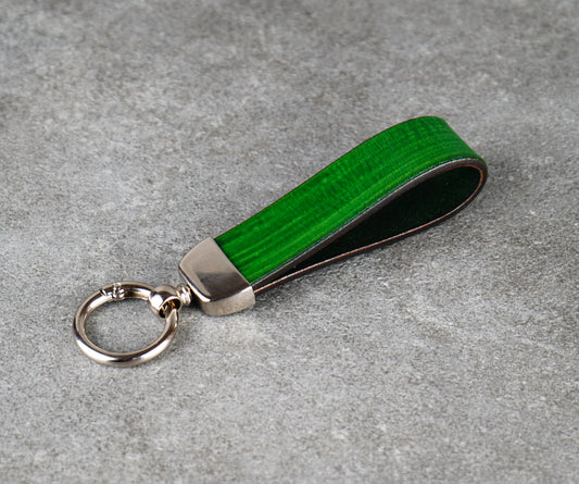 Green Leather Keychain – Handcrafted Vegetable‑Tanned Leather Accessory