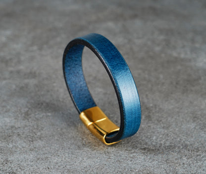 Blue Leather Bracelet – Handcrafted Vegetable‑Tanned Wrist Accessory
