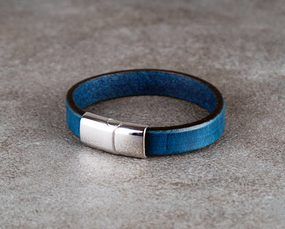 Blue Leather Bracelet – Handcrafted Vegetable‑Tanned Wrist Accessory