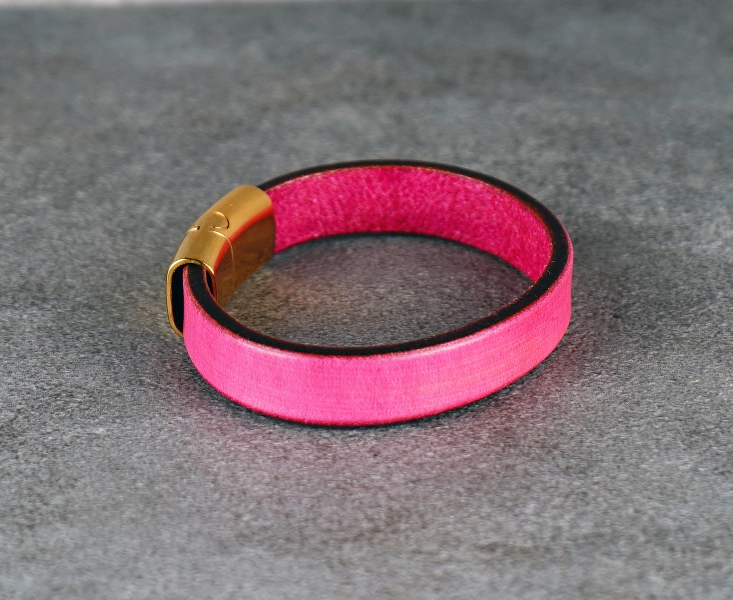 Pink Leather Bracelet – Handcrafted Vegetable‑Tanned Wrist Accessory