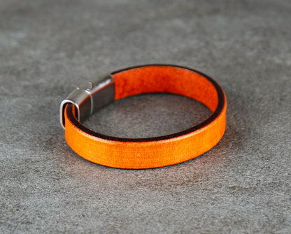 Orange Leather Bracelet with Metal Clasp – Handcrafted Vegetable‑Tanned Wrist Accessory