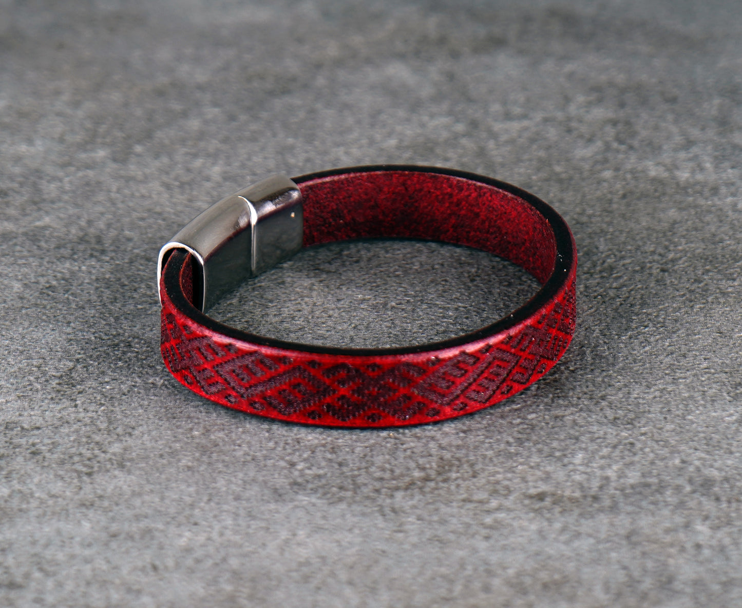 Red Leather Bracelet – Handmade Vegetable‑Tanned Wrist Accessory