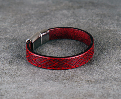 Red Leather Bracelet – Handmade Vegetable‑Tanned Wrist Accessory