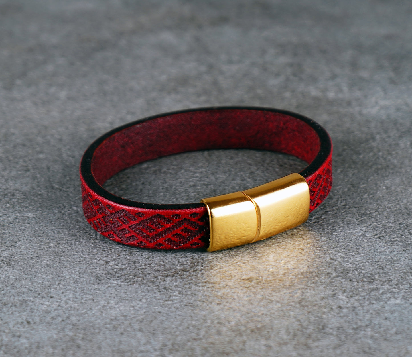 Red Leather Bracelet – Handmade Vegetable‑Tanned Wrist Accessory