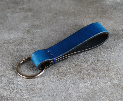 Blue Leather Keychain – Handcrafted Vegetable‑Tanned Leather Accessory