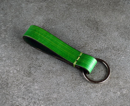 Green Leather Keychain – Handcrafted Vegetable‑Tanned Leather Accessory