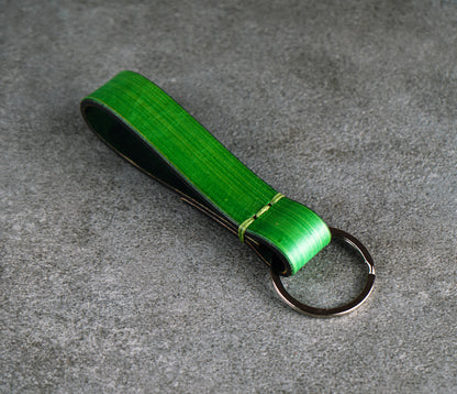 Green Leather Keychain – Handcrafted Vegetable‑Tanned Leather Accessory