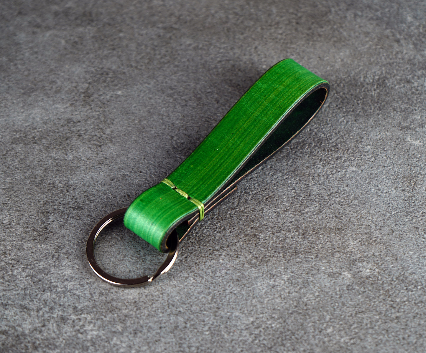 Green Leather Keychain – Handcrafted Vegetable‑Tanned Leather Accessory