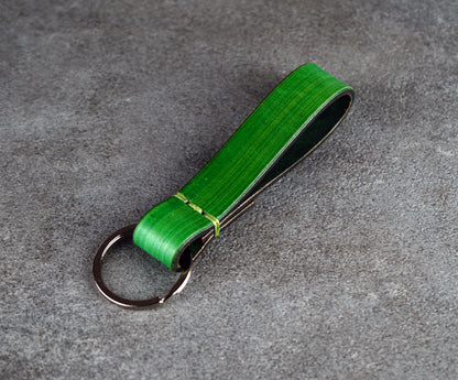 Green Leather Keychain – Handcrafted Vegetable‑Tanned Leather Accessory