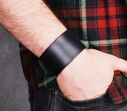 Black classic cuff bracelet