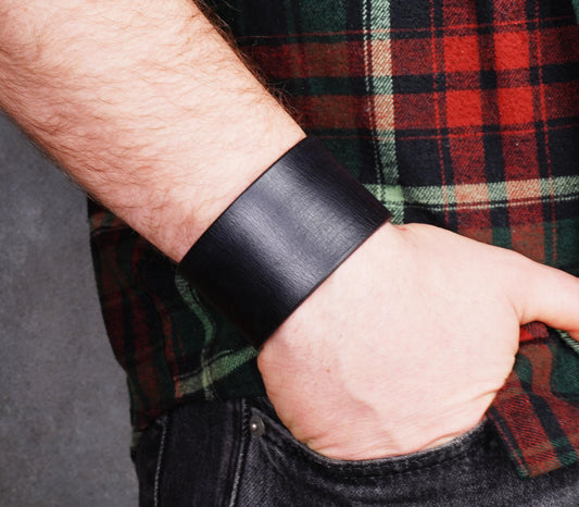 Black classic cuff bracelet