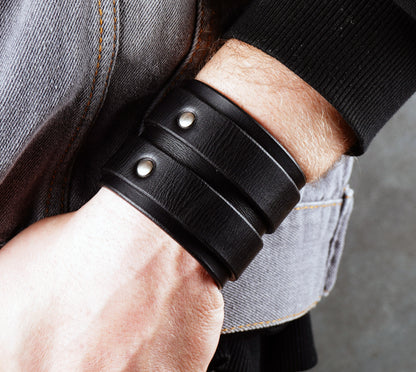 Black Leather Bracelet – Handmade Vegetable‑Tanned Wrist Accessory